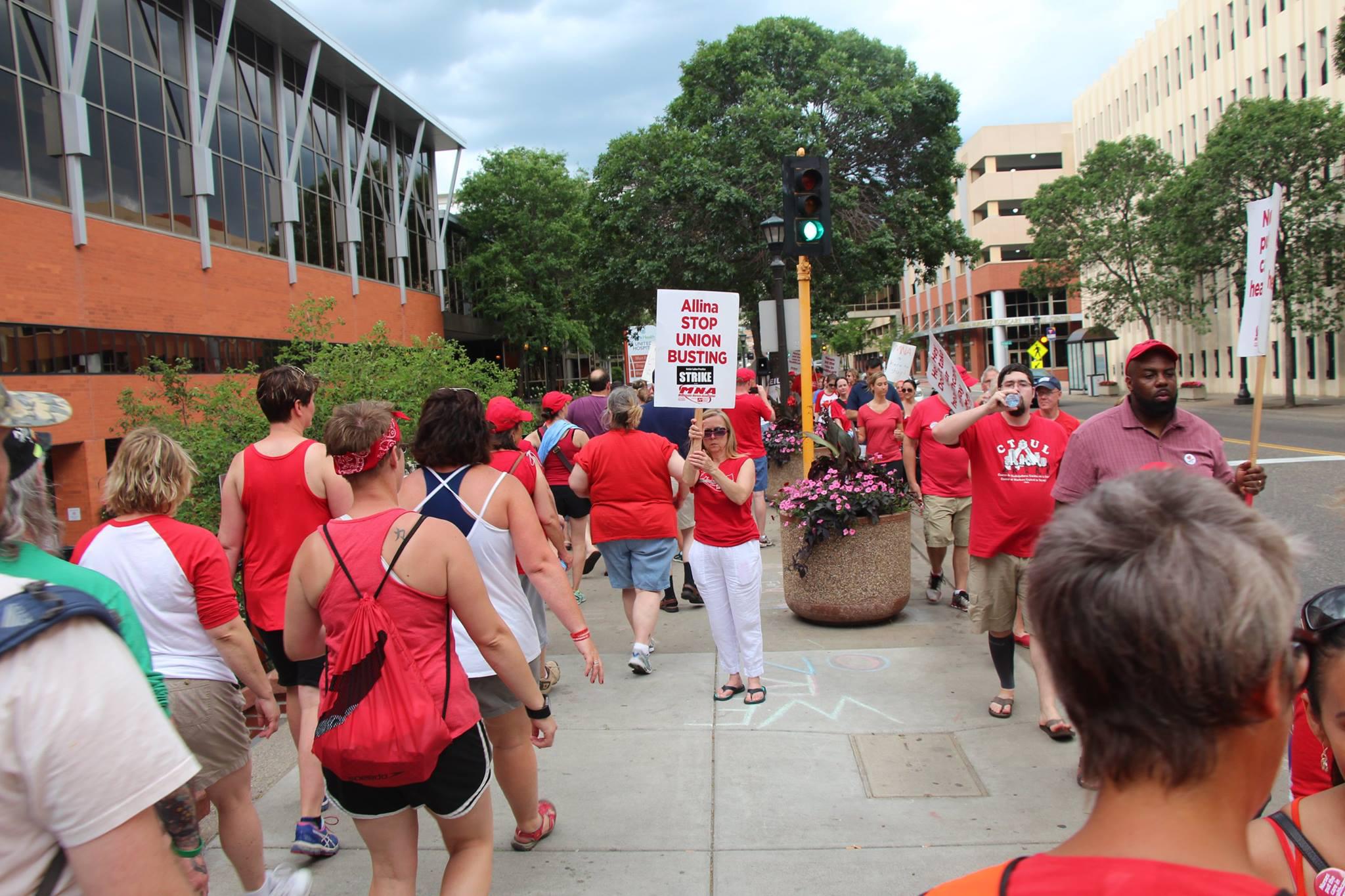 Nurses picketed at United Hospital in St. Paul in the waning hours of their weeklong strike. Photo courtesy of MNA via Facebook