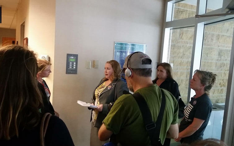 Dietary members deliver petition with more than 1,200 signatures calling on Mayo Clinic to stop outsourcing jobs. Photo courtesy SEIU via Twitter